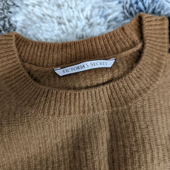 100% Cashmere.Victoria's secret cashmere set - Picture 3 of 6